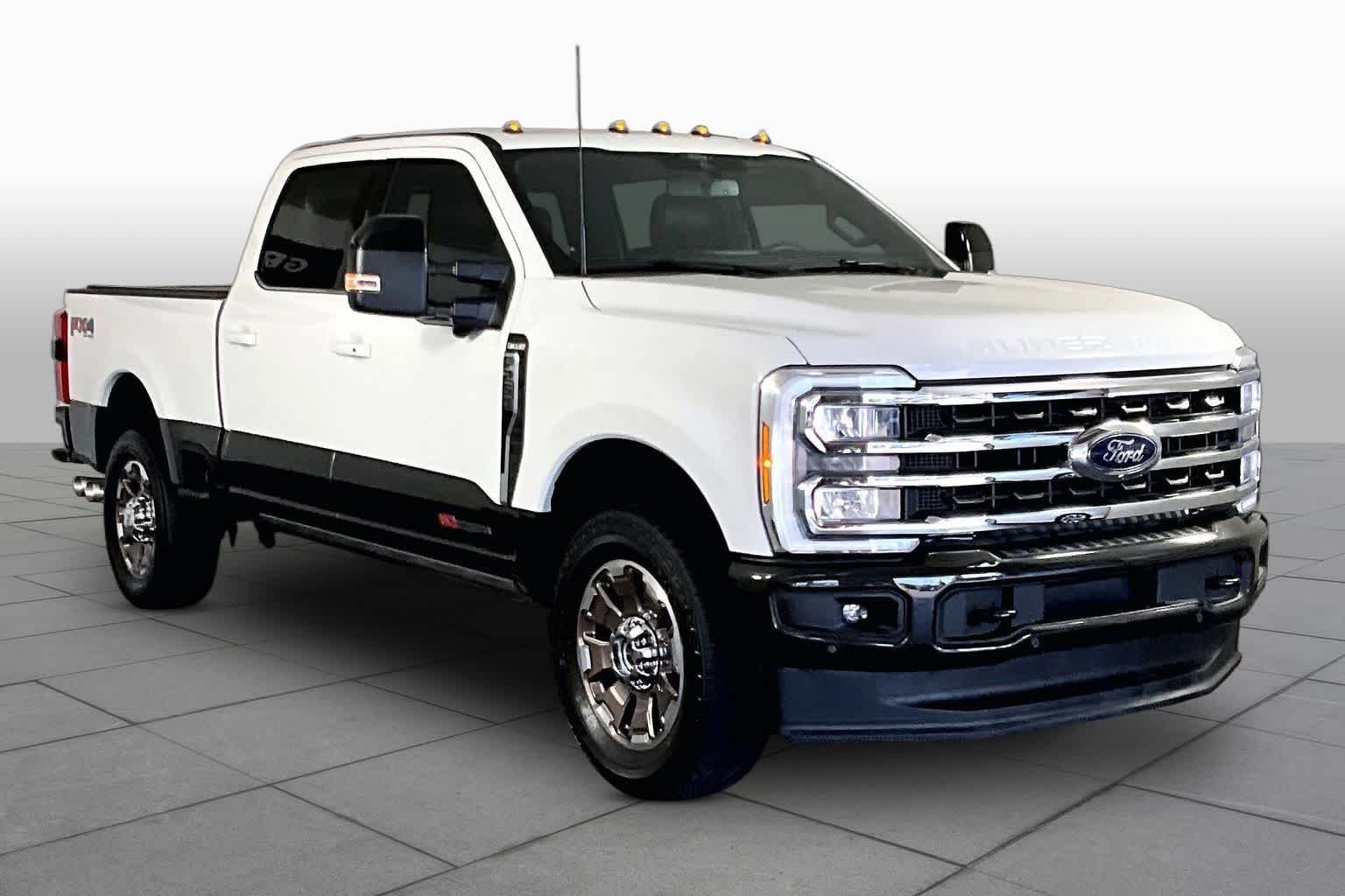 Used 2025 Star White Metallic Tri-Coat/Darkened Bronze Ford King Ranch image 3
