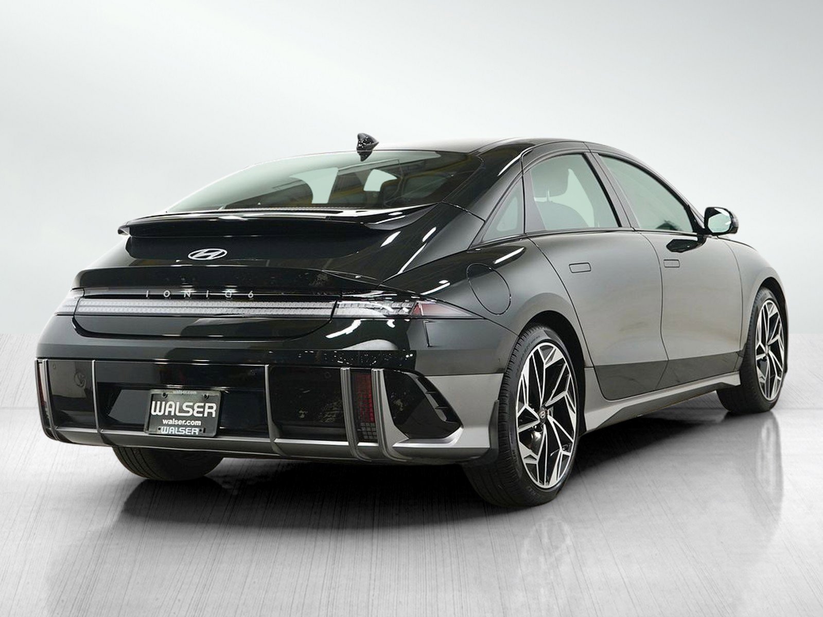 Certified Used 2023 Digital Green Hyundai Limited AWD image 6