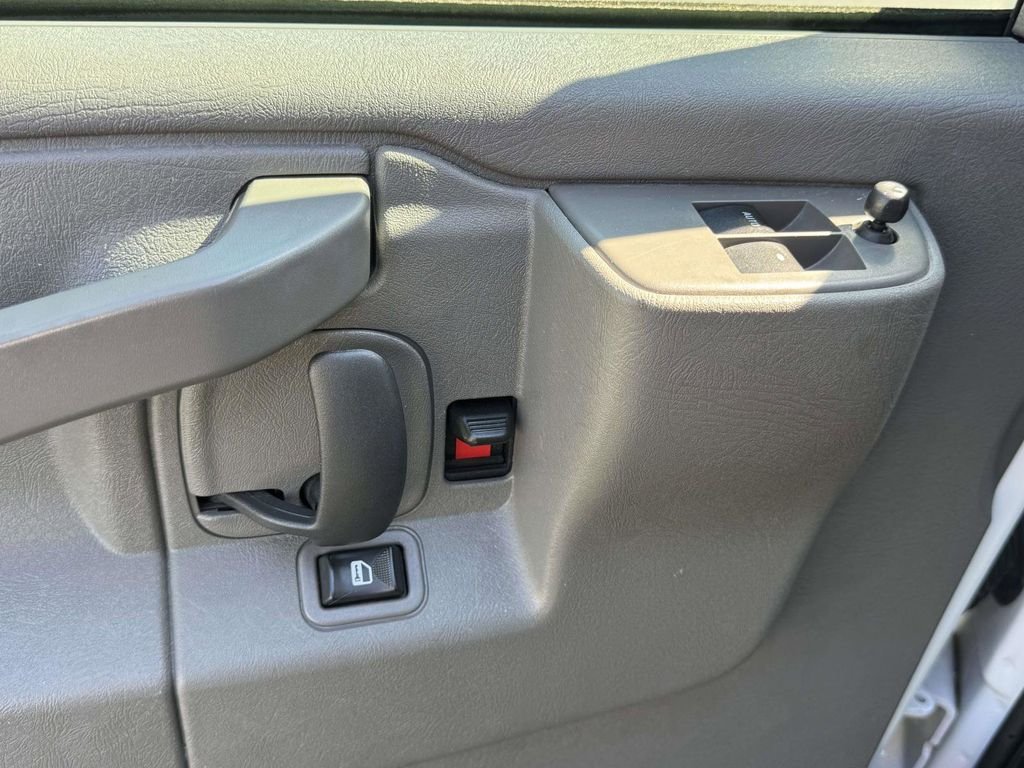 Used 2024 White GMC Work Van image 19