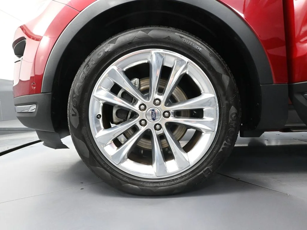 Used 2018 Red Ford Limited image 17