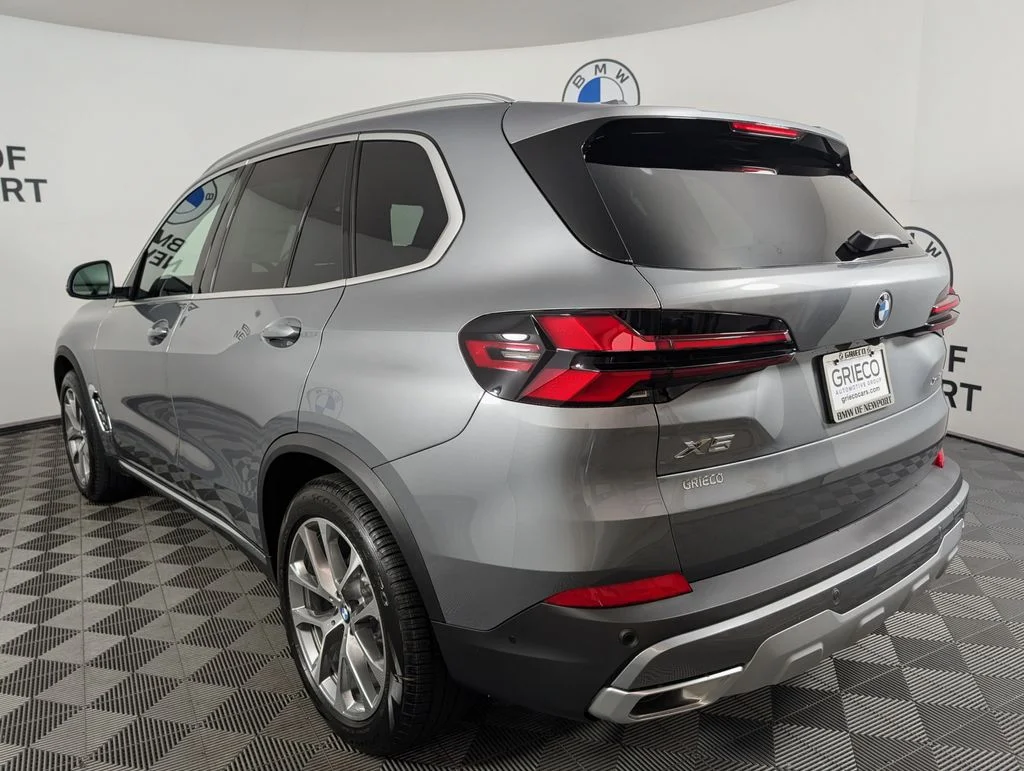 New 2026 Skyscraper Grey Metallic BMW xDrive40i image 8