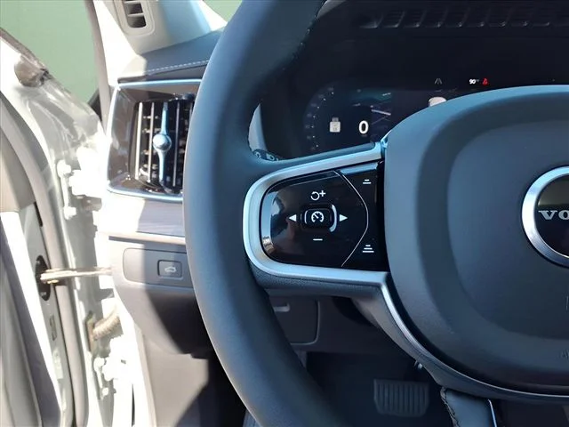 2026 Volvo XC90 Plus - Photo 20