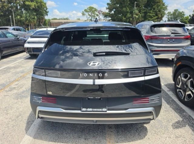 Certified Used 2025 Abyss Black Hyundai SE image 5