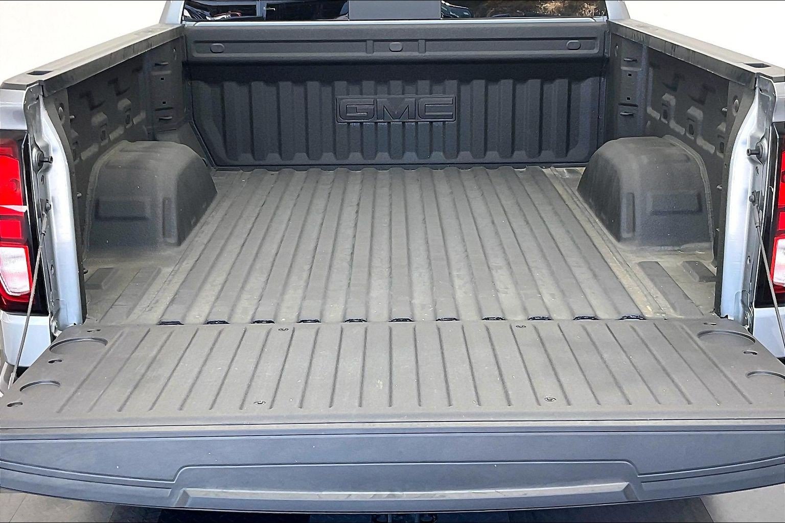 2026 GMC Sierra 1500 SLE - Photo 11