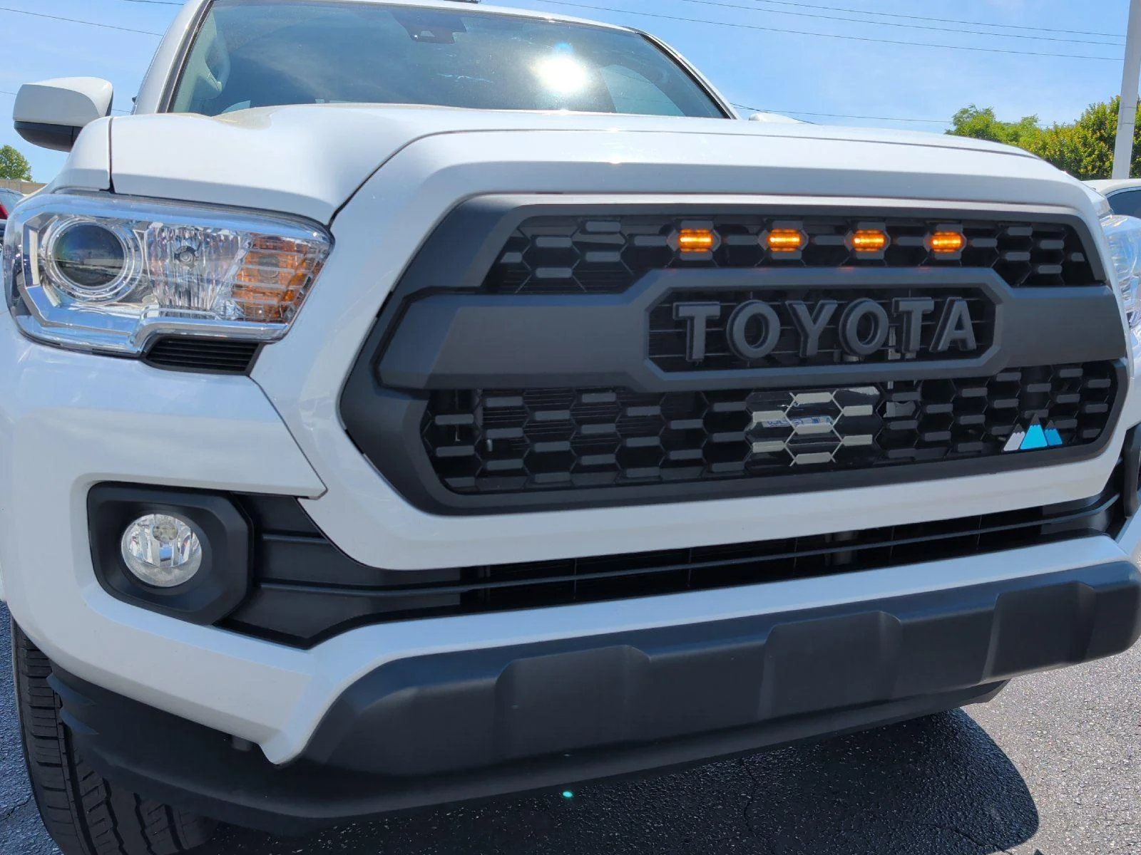 Used 2023 Ice Cap Toyota SR5 image 11