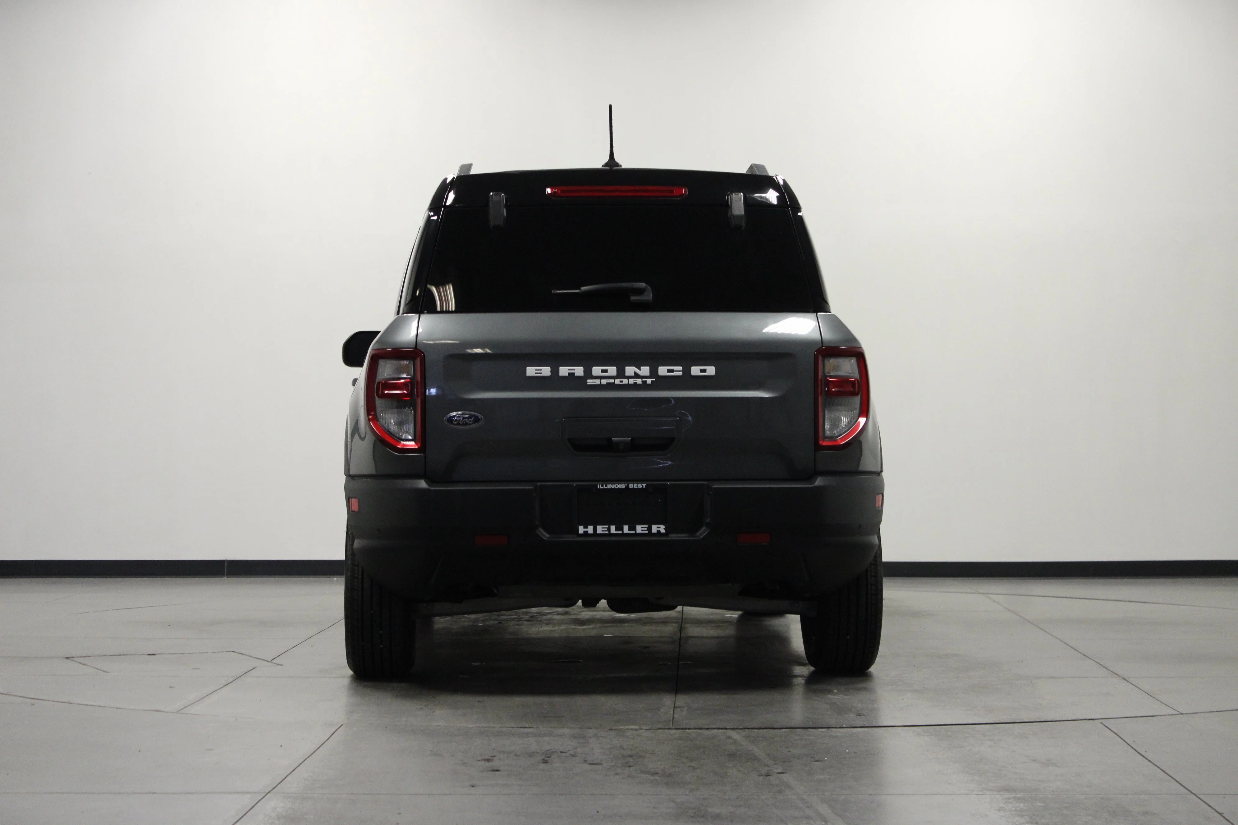 Used 2021 Gray Metallic Ford Outer Banks image 5