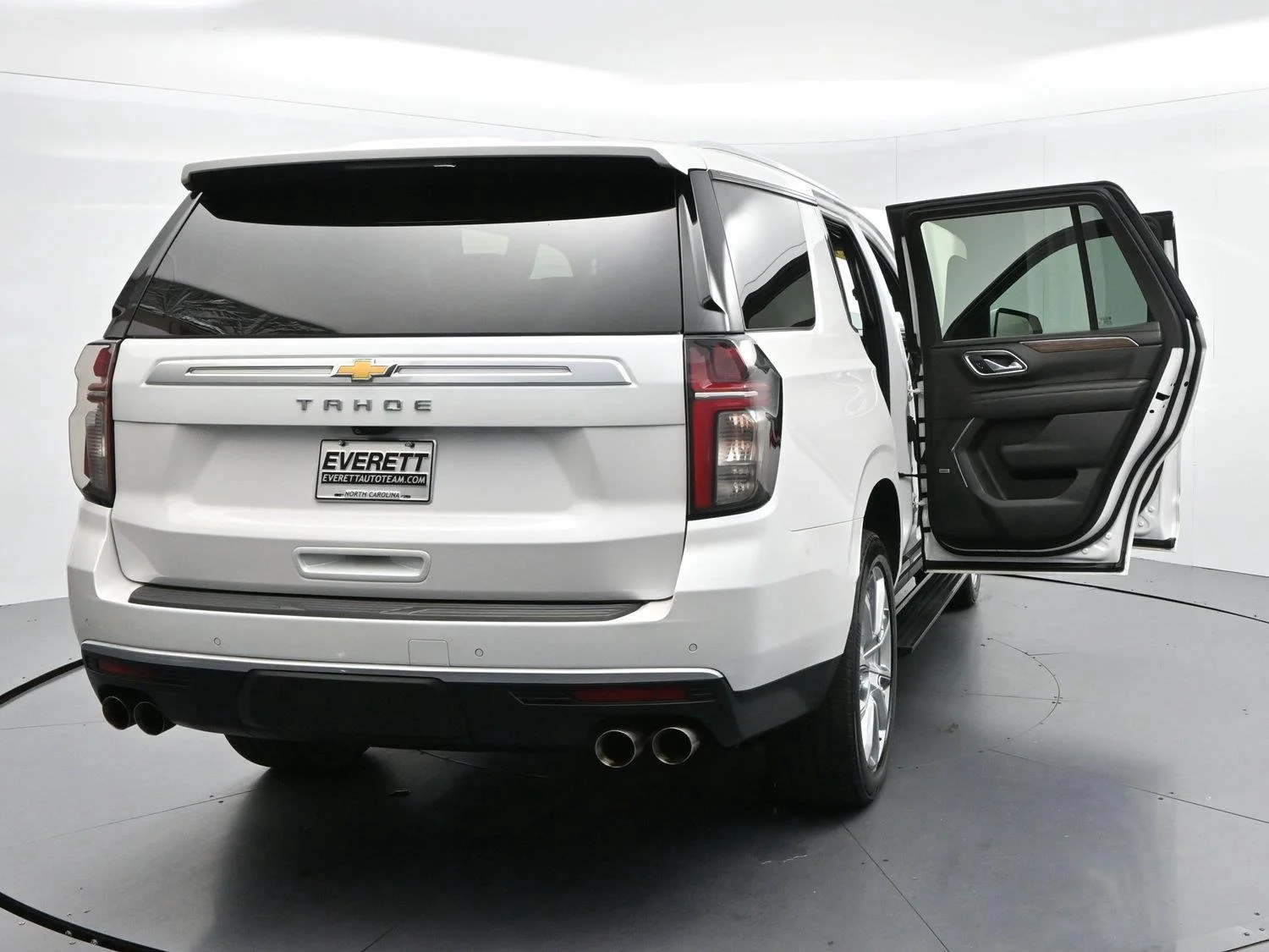 Used 2021 IRIDESCENT PEARL TRICOAT Chevrolet High Country image 44