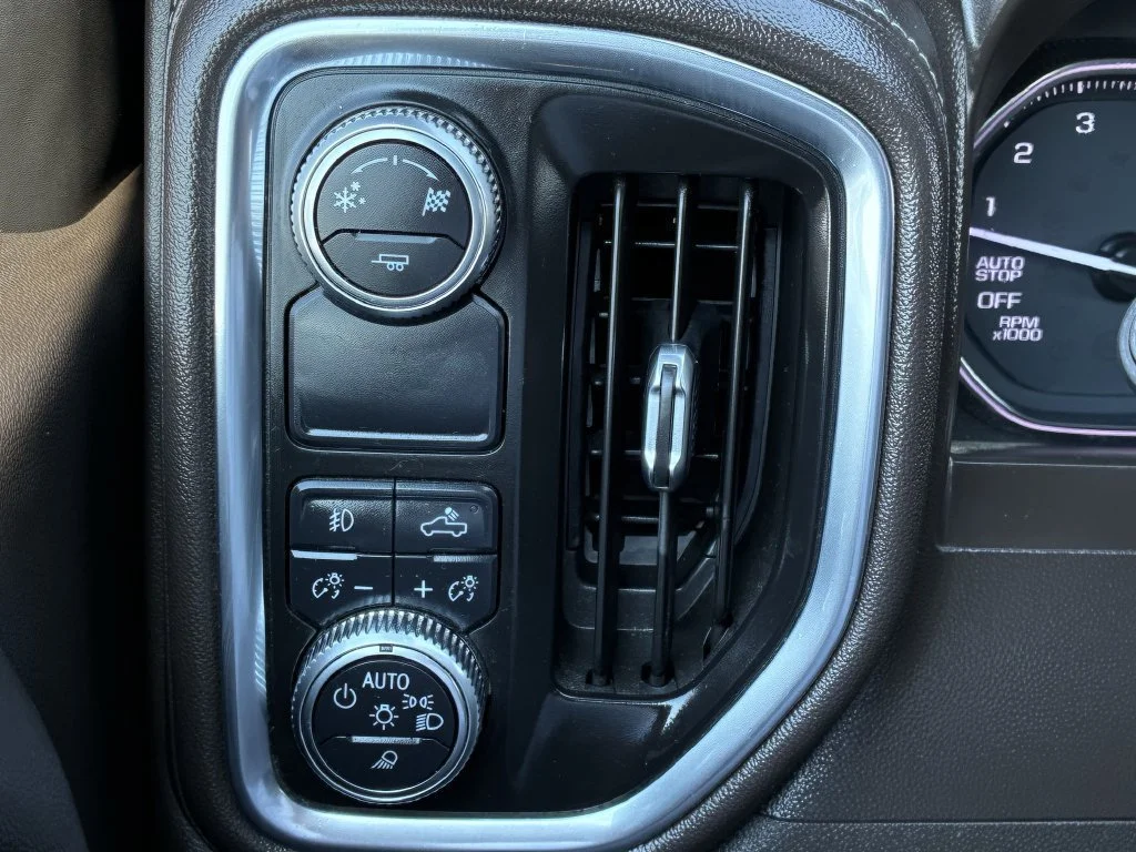Used 2019 DARK SKY METALLIC GMC SLT image 26