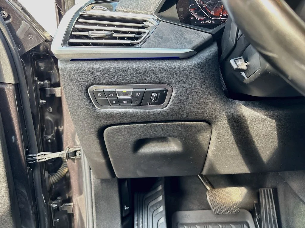 Used 2019 Dark Graphite BMW xDrive40i image 10