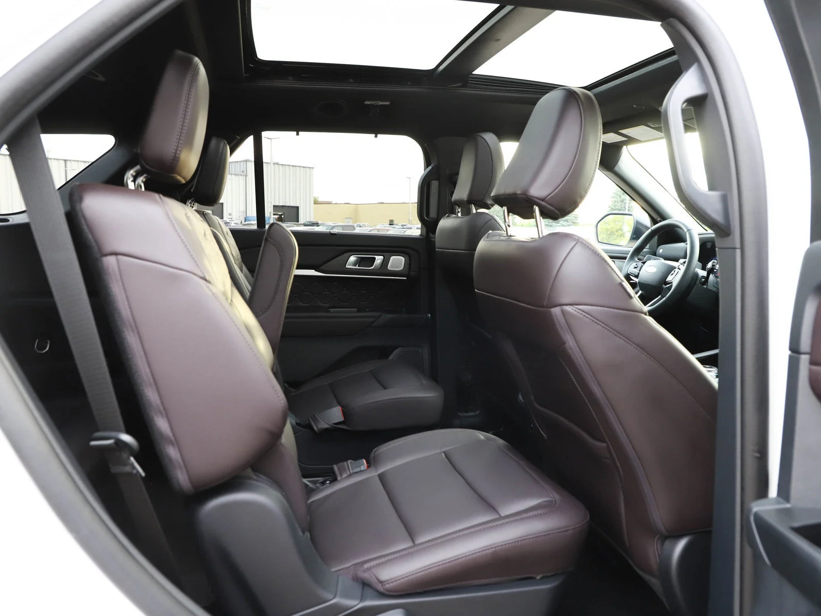 Used 2025 White Metallic Ford Platinum image 11