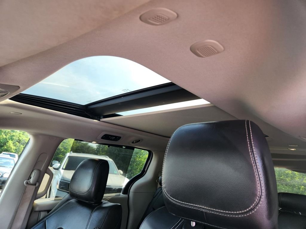 Used 2022 Silver Chrysler Touring L image 3