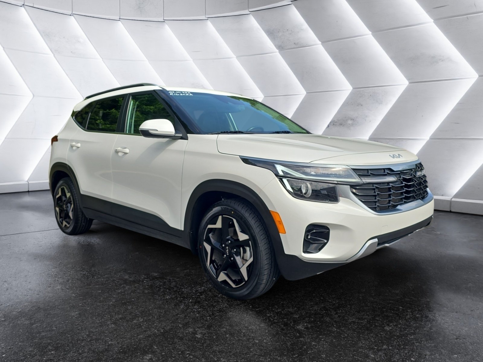 Used 2024 White Kia EX image 7