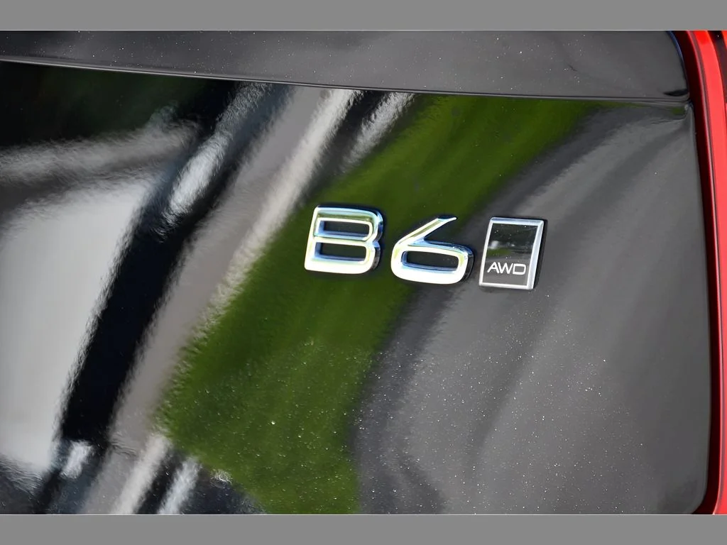 Used 2023 Onyx Black Metallic Volvo Ultimate image 30