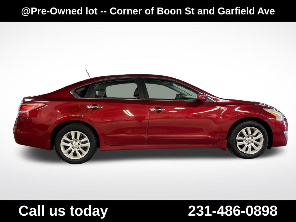 Used 2013 Red Nissan 2.5 S image 6