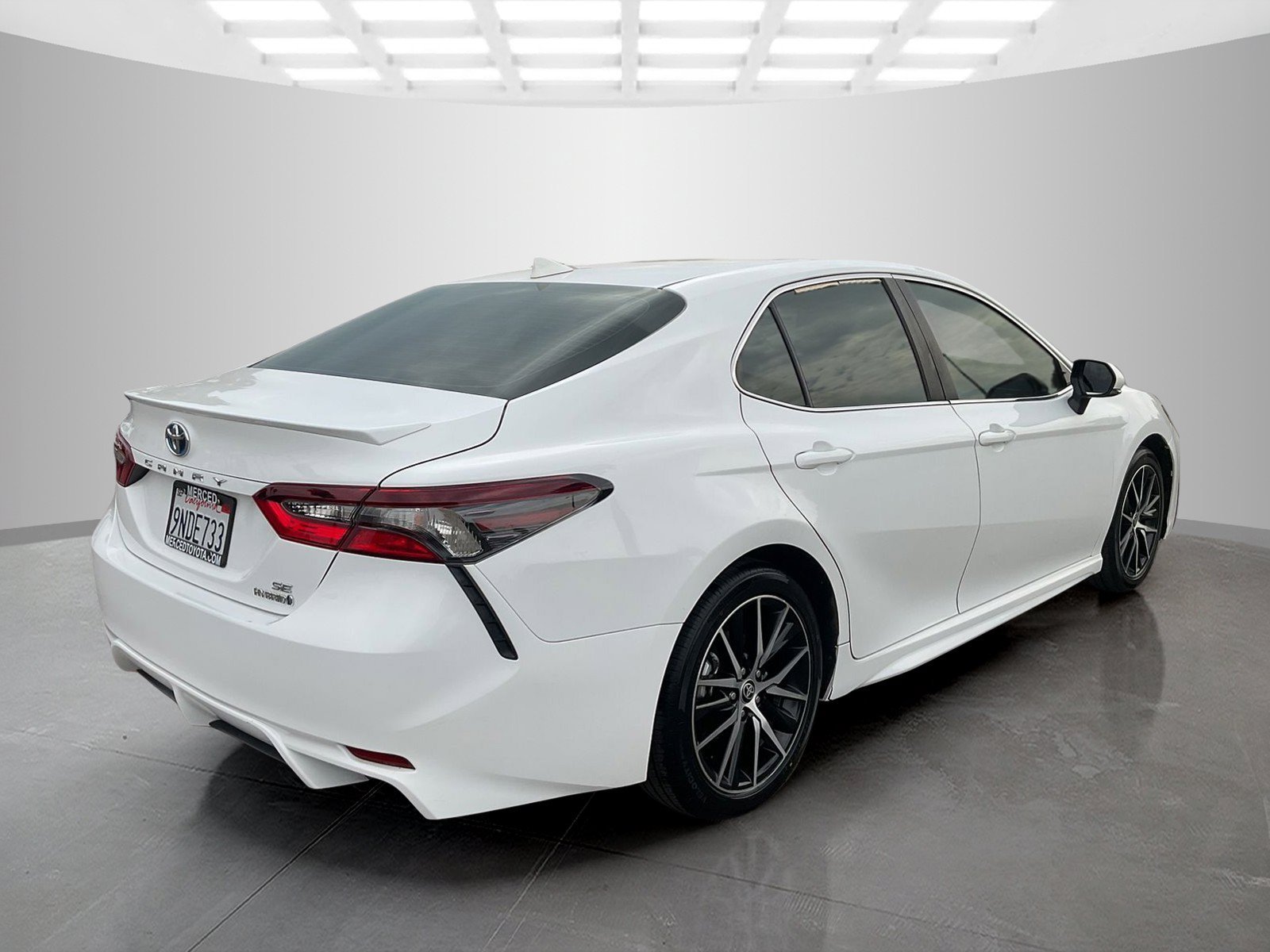 Certified Used 2024 Ice Toyota SE image 5