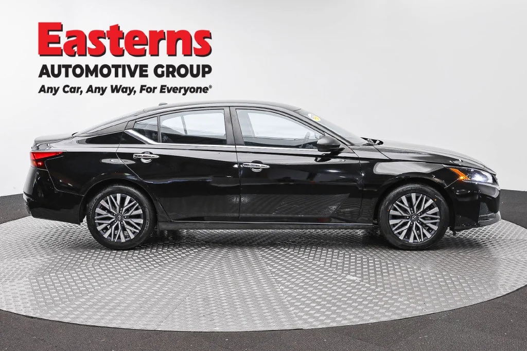 Used 2024 Black Nissan 2.5 SV image 4