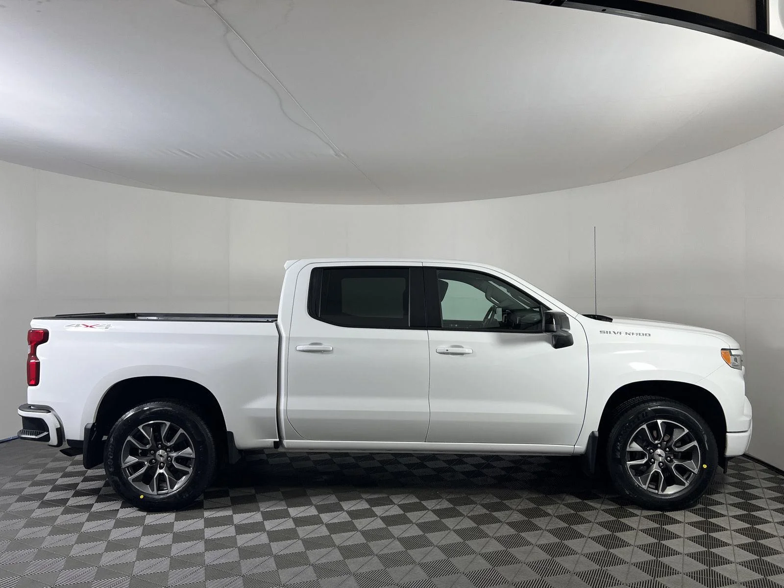 Used 2024 Summit White Chevrolet RST image 29
