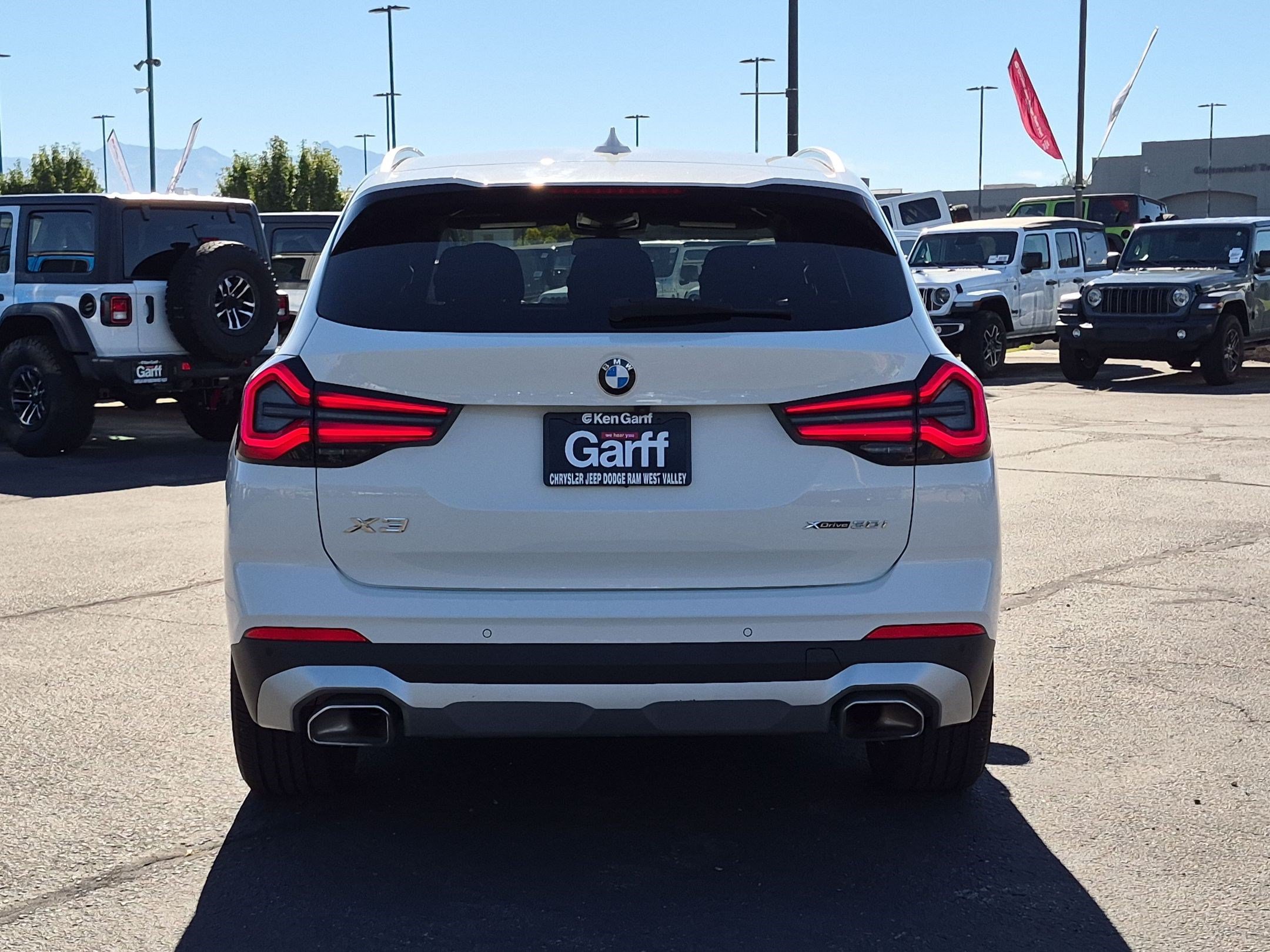Used 2022 White BMW xDrive30i image 7