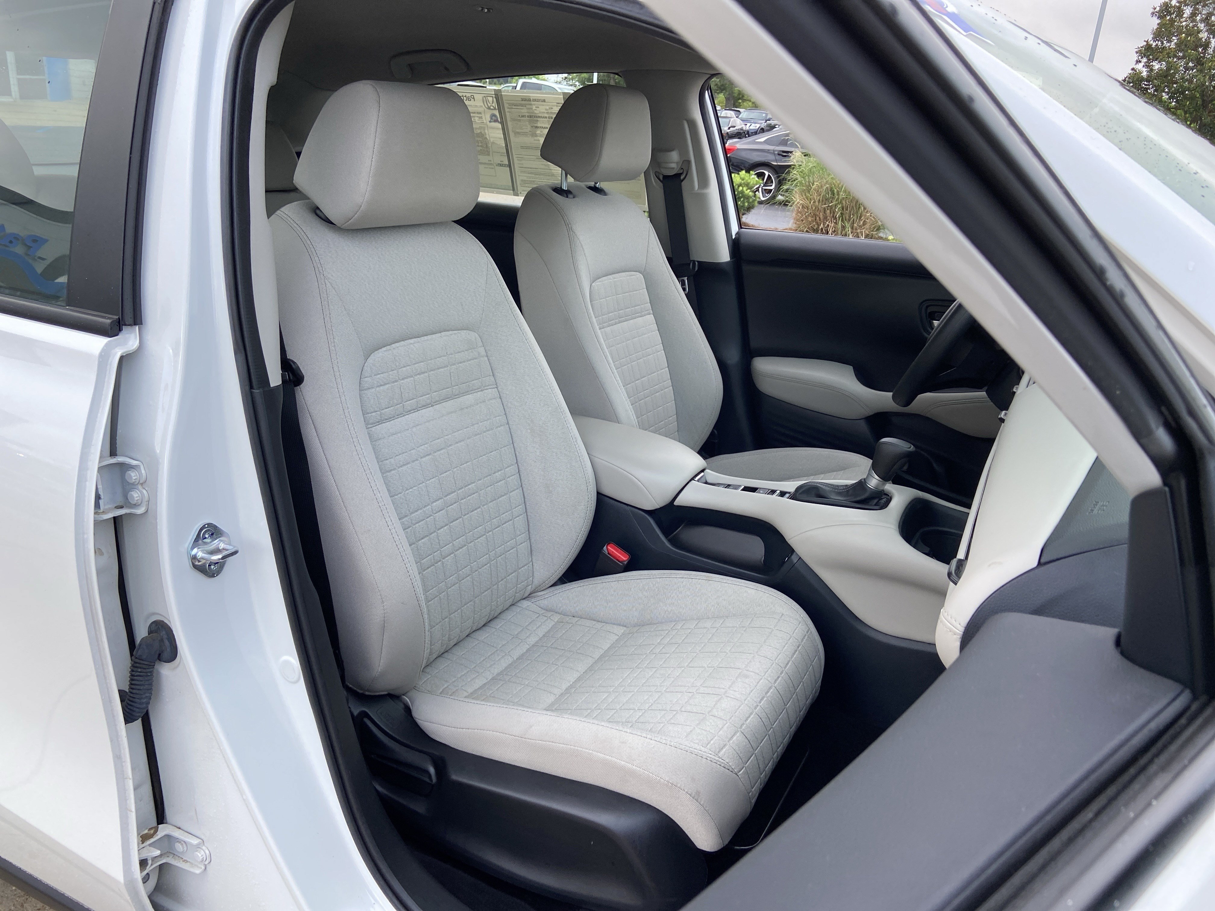 Used 2025 Platinum White Pearl Honda LX image 20