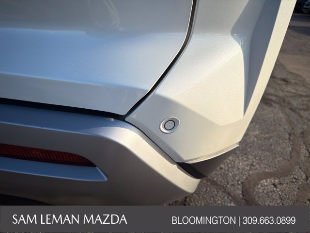 Used 2022 White Nissan SL image 14