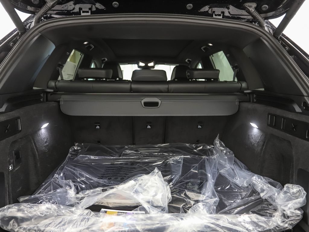 New 2026 Carbon Black Metallic BMW xDrive40i image 24