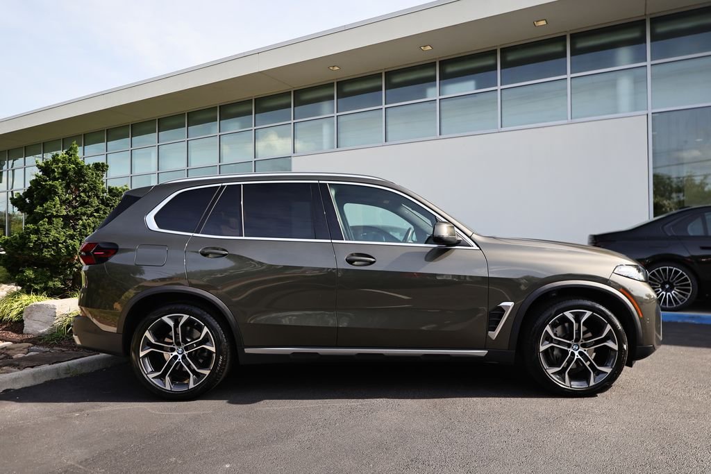 Used 2024 Manhattan Green Metallic BMW xDrive40i image 4