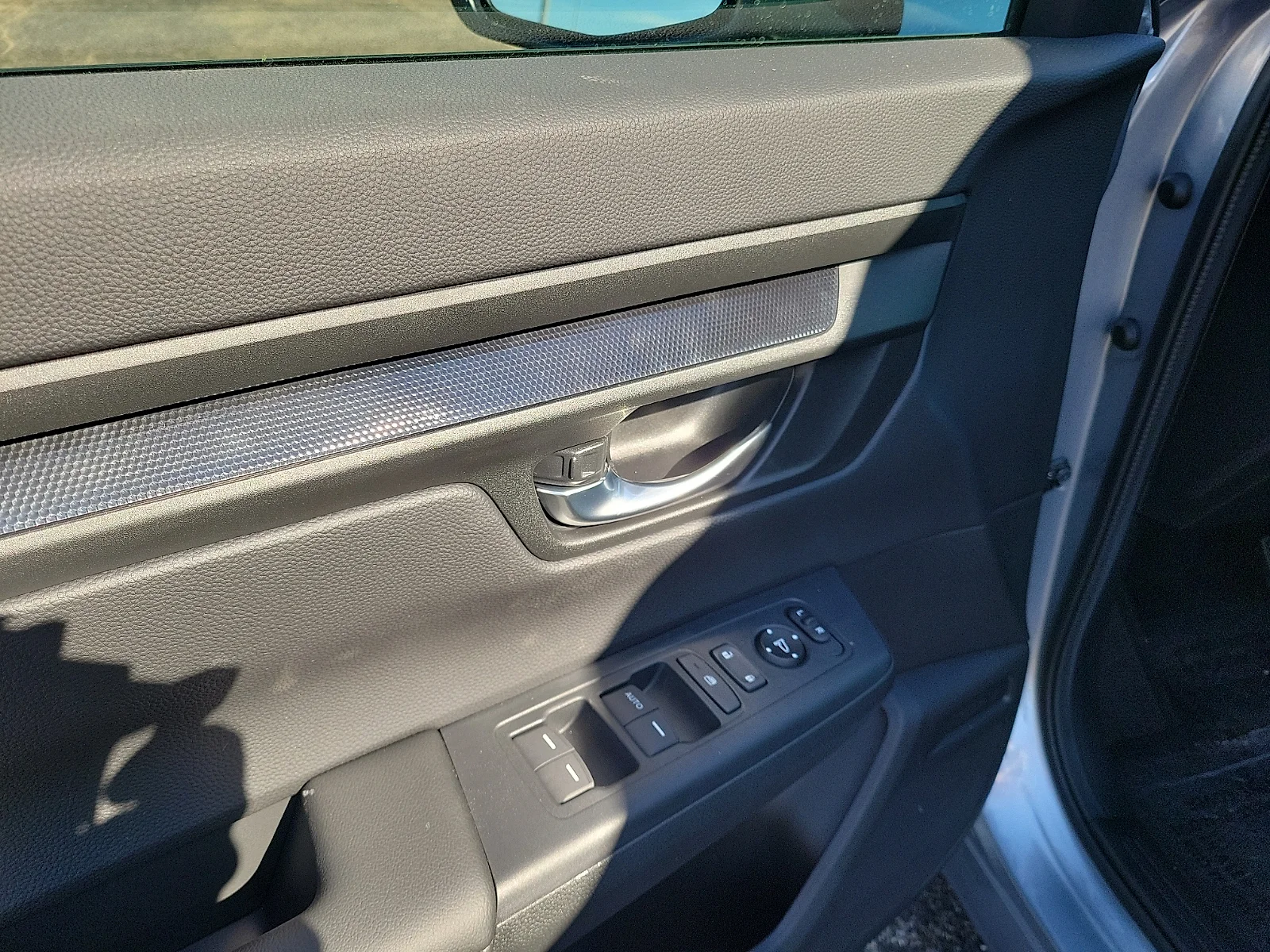New 2026 Solar Silver Metallic Honda LX 2WD image 18