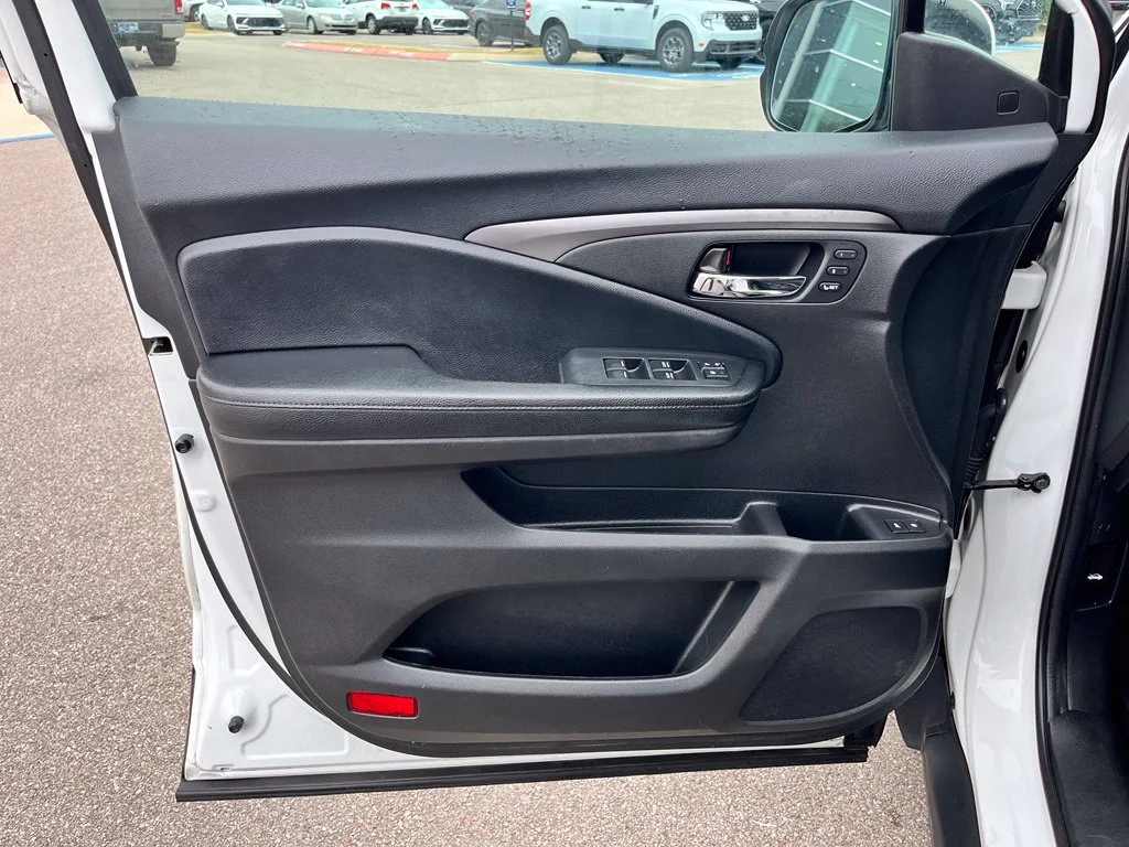 Used 2020 White Honda EX-L image 10