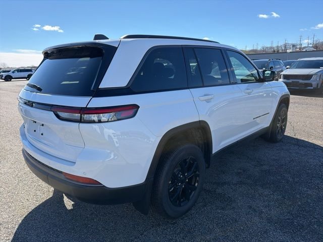 New 2026 Bright White Clear-Coat Exterior Paint Jeep Altitude image 7