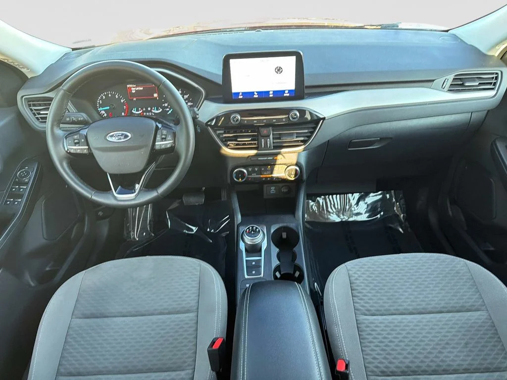 Used 2022 Red Ford SE image 16