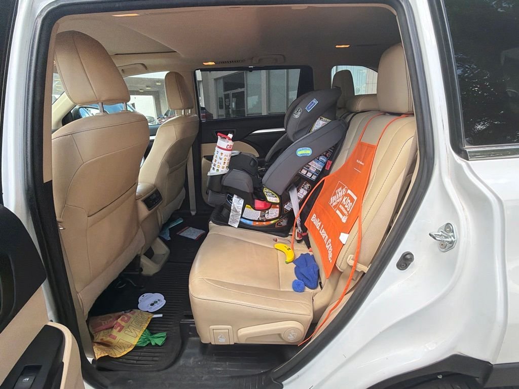 Used 2017 White Toyota XLE image 17
