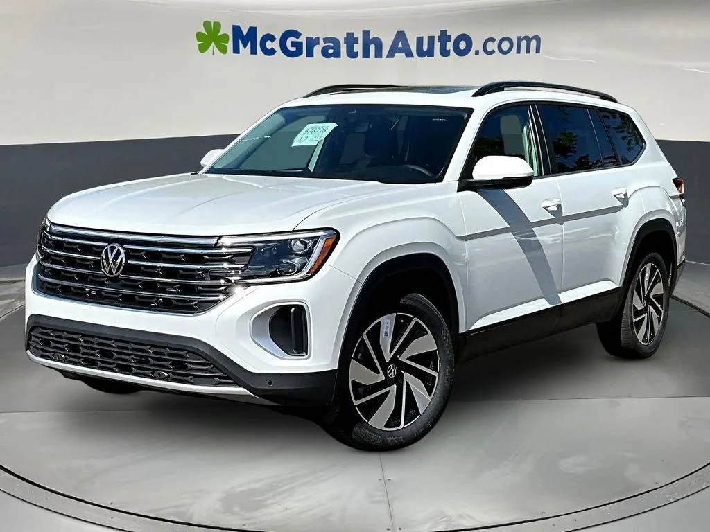 New 2026 Opal White Pearl Volkswagen 2.0T SE W/TECHNOLOGY image 2