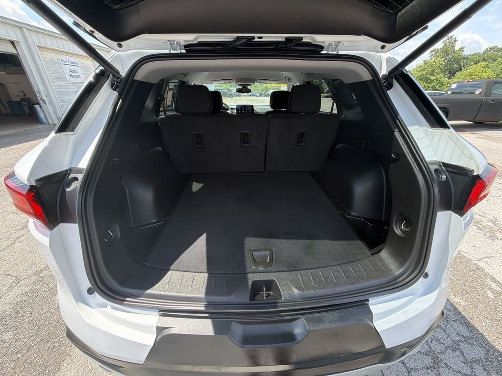 Used 2024 White Chevrolet LT image 22