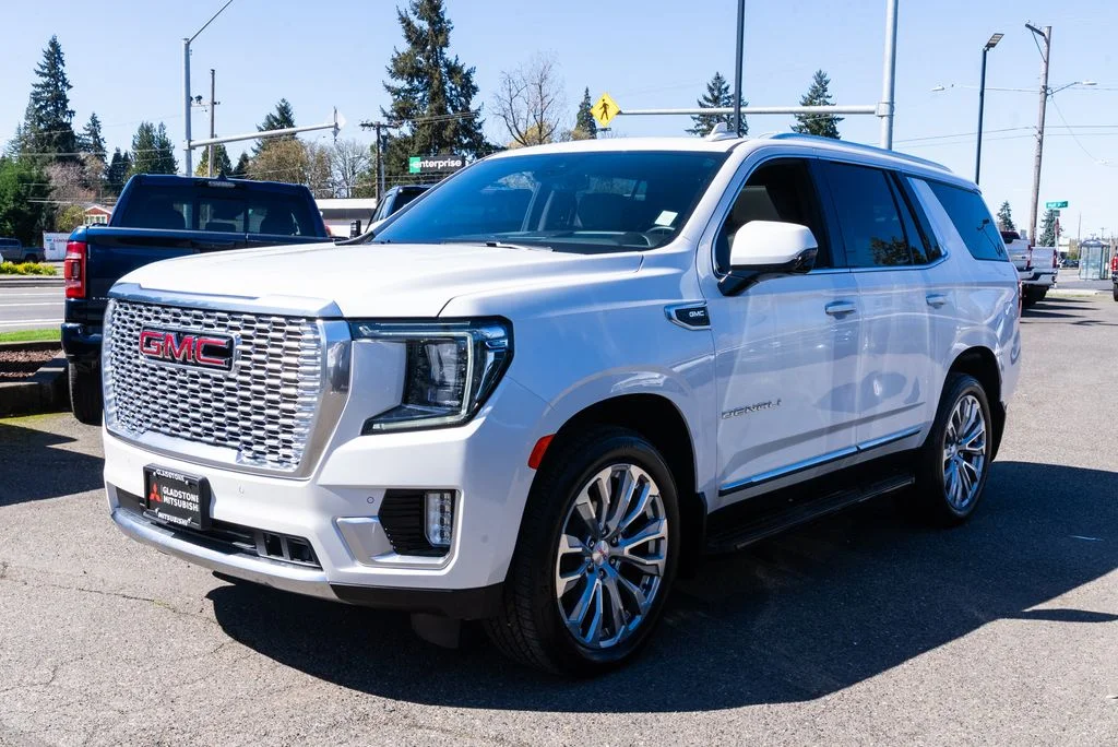 Used 2024 White GMC Denali image 3