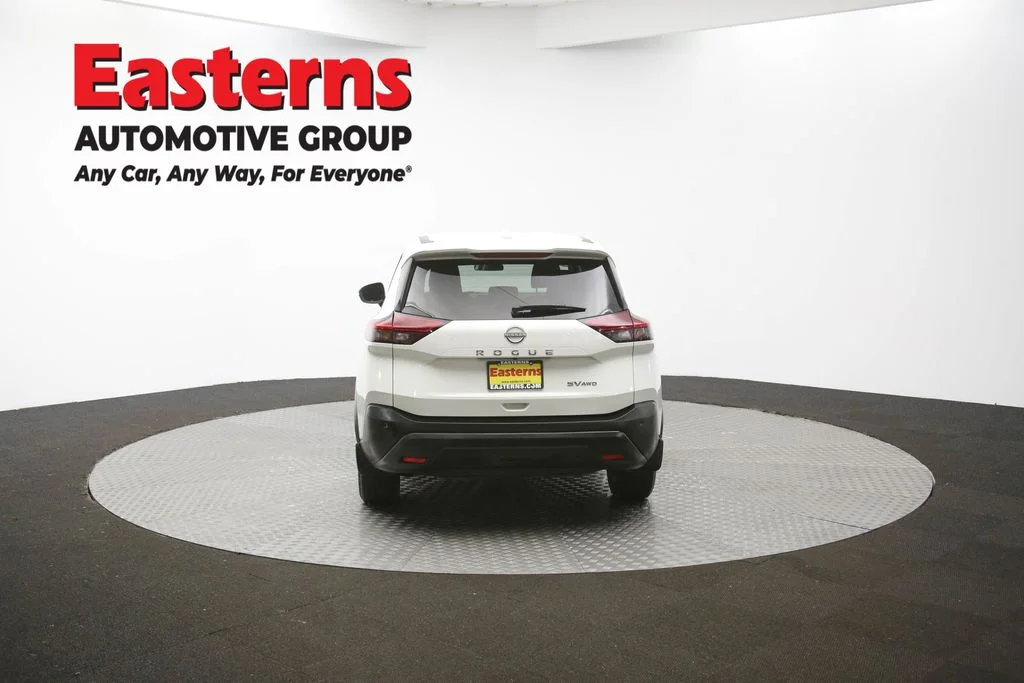 Used 2022 White Nissan SV image 34