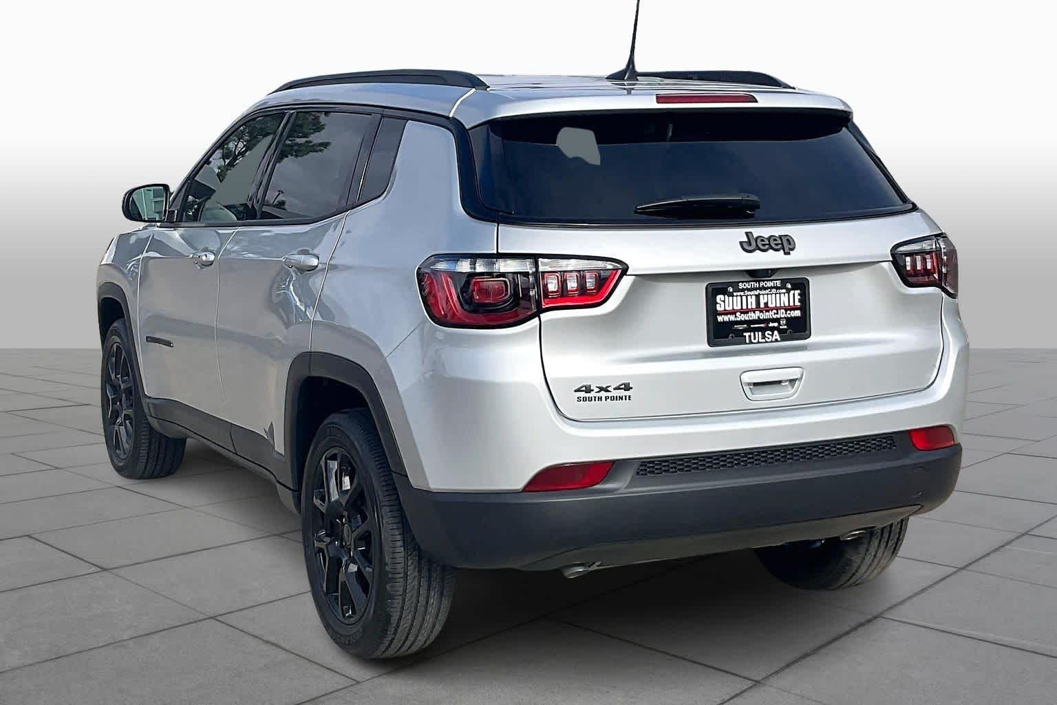 New 2026 Silver Zynith Metallic Clear-Coat Exterior Paint Jeep Latitude image 12