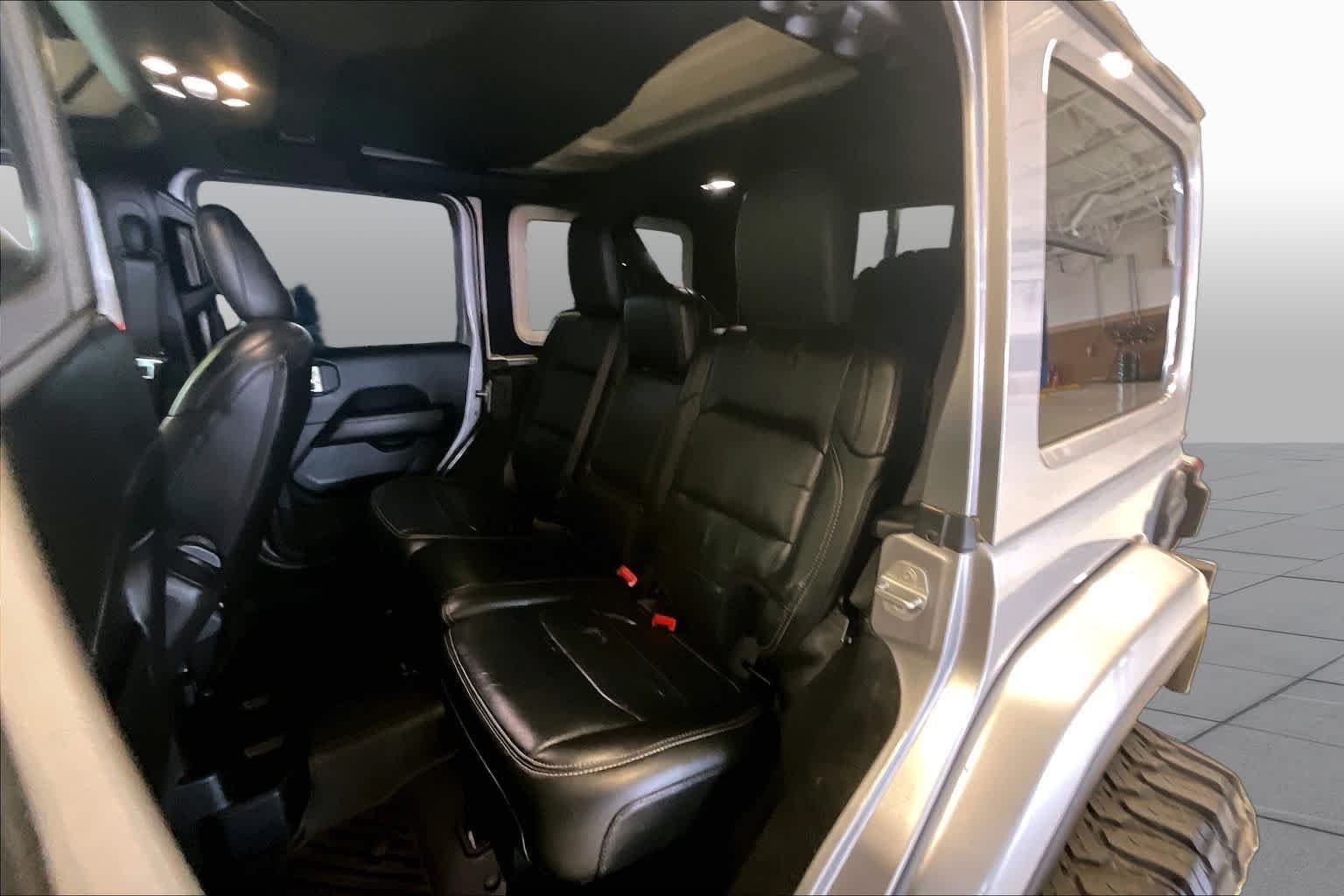 Used 2019 Billet Silver Metallic Clearcoat Jeep Sahara image 19
