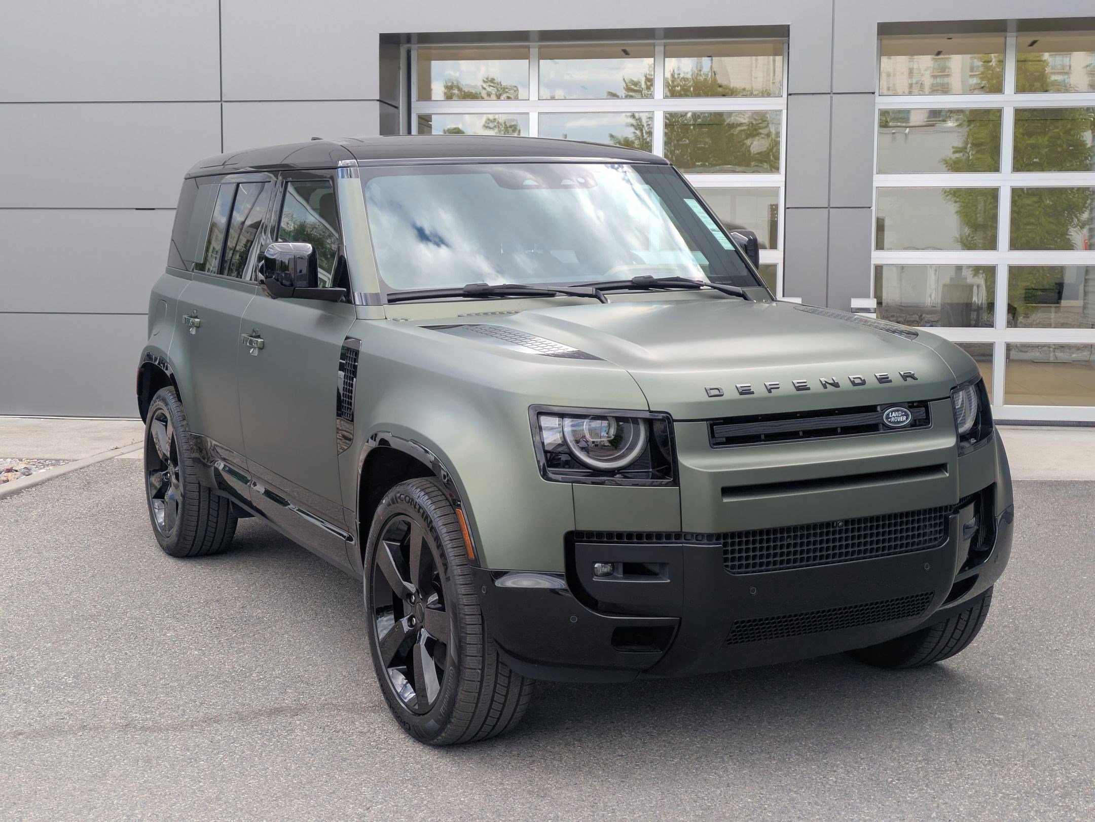New 2026 Woolstone Green Land Rover P500 X-Dynamic SE image 3
