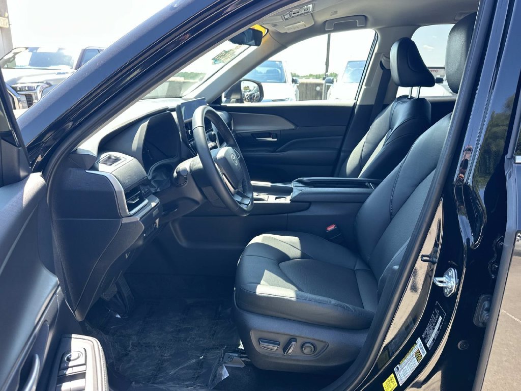 Used 2025 Black Toyota XLE image 15