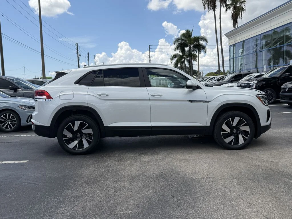 New 2026 White/off-white Volkswagen SE w/Technology image 6
