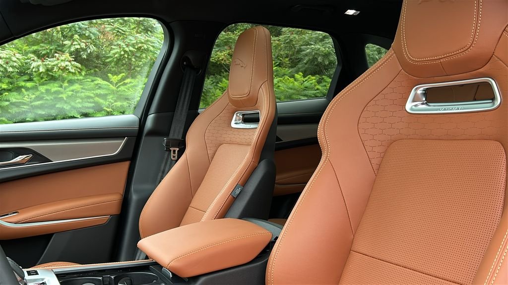 2026 Jaguar F-Pace R-Dynamic S - Photo 10