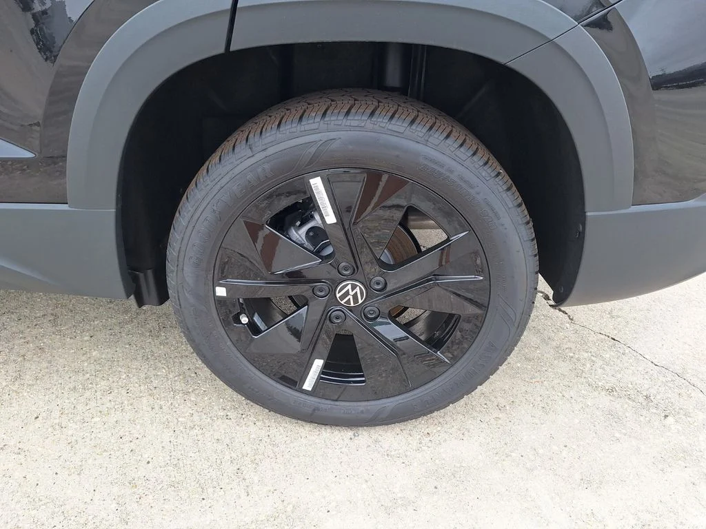 New 2026 Black Volkswagen 1.5T SE image 24