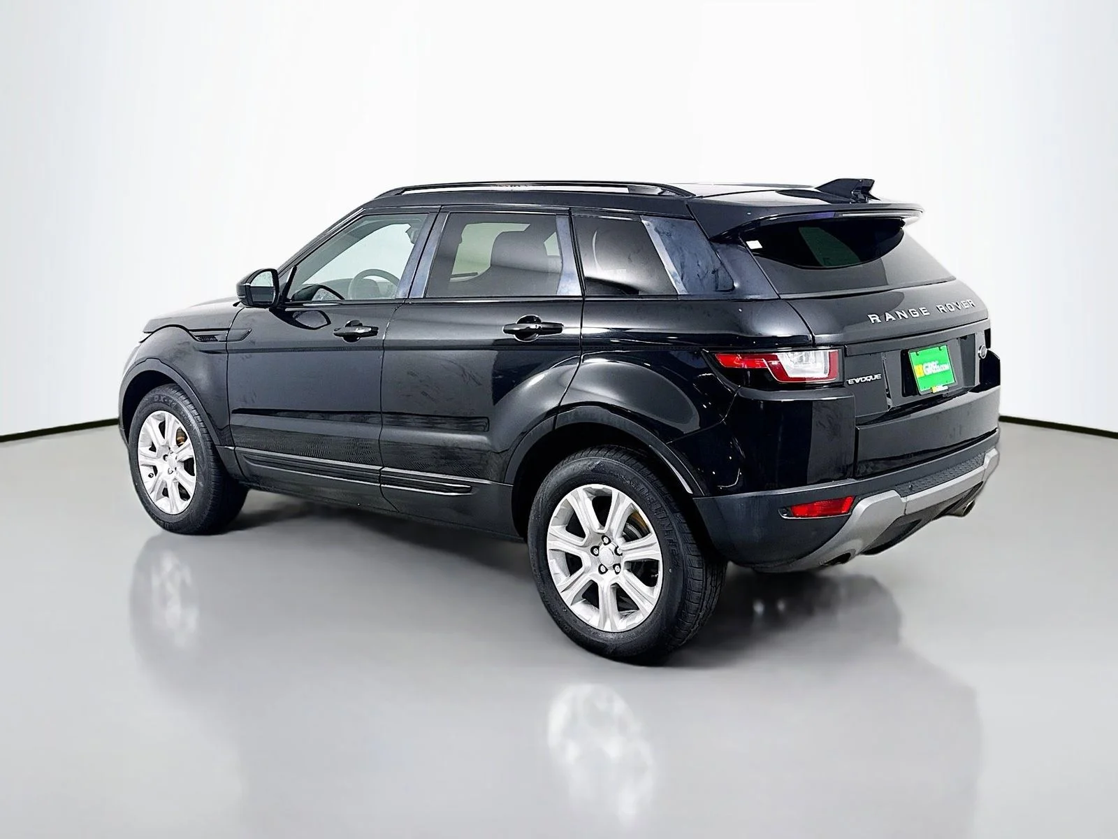 Used 2017  Land Rover SE image 5