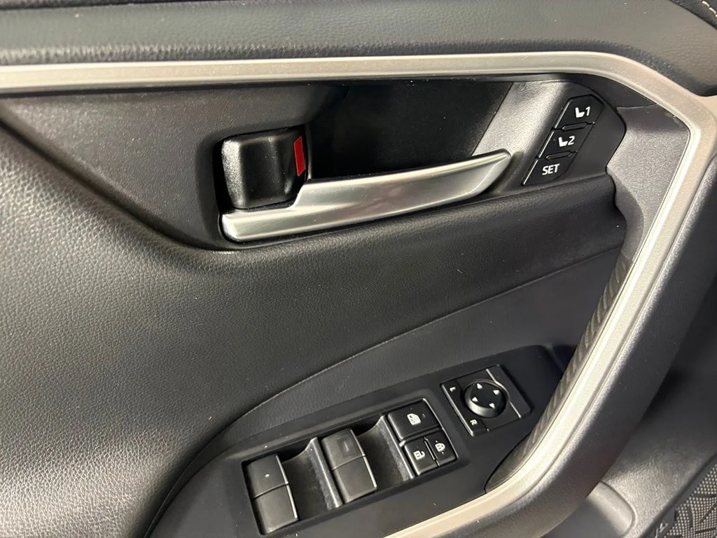 2019 Toyota RAV4 Limited - Photo 20