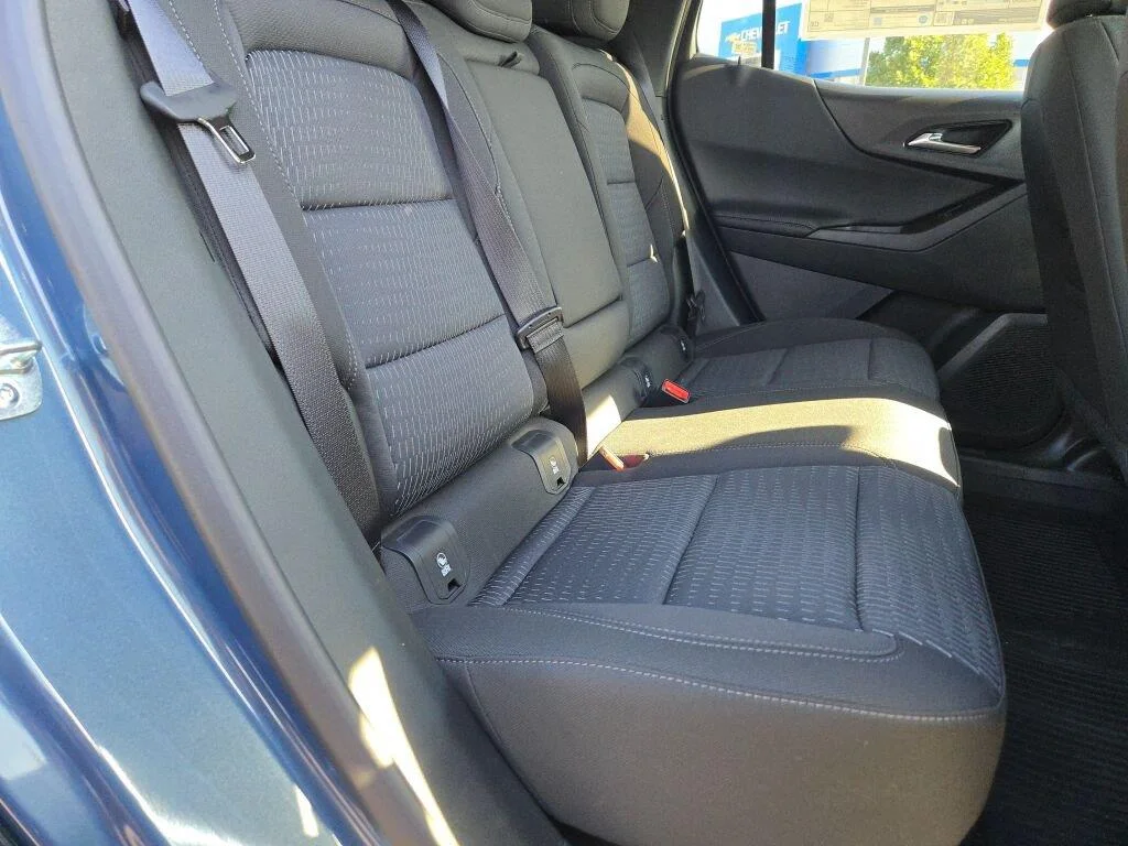 2027 Chevrolet Equinox LT - Photo 8