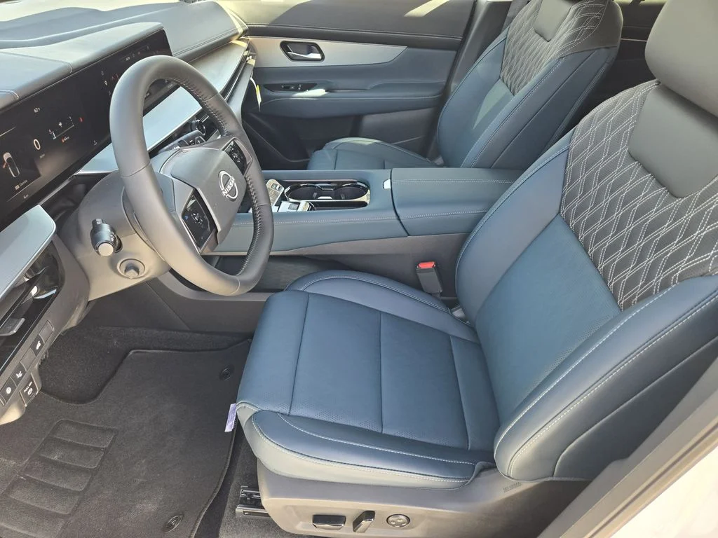 New 2026 Everest White Pearl TriCoat Nissan Platinum image 12