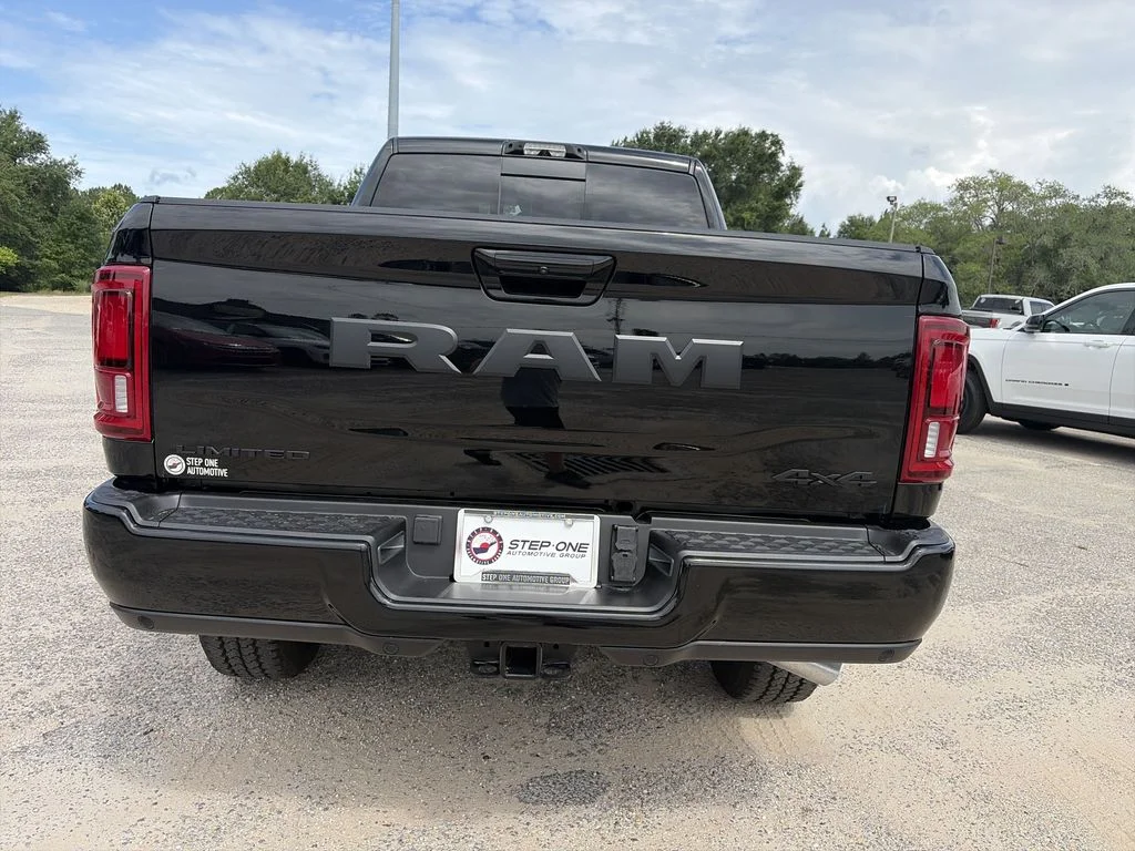 New 2026 Diamond Black Crystal Pearl-Coat Exterior Paint RAM Limited image 5