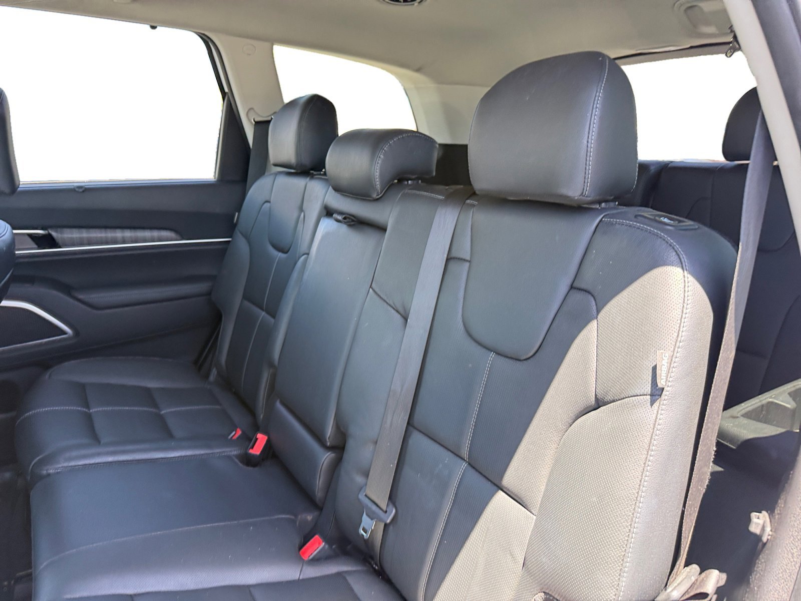 Used 2023 White Pearl Kia EX image 16
