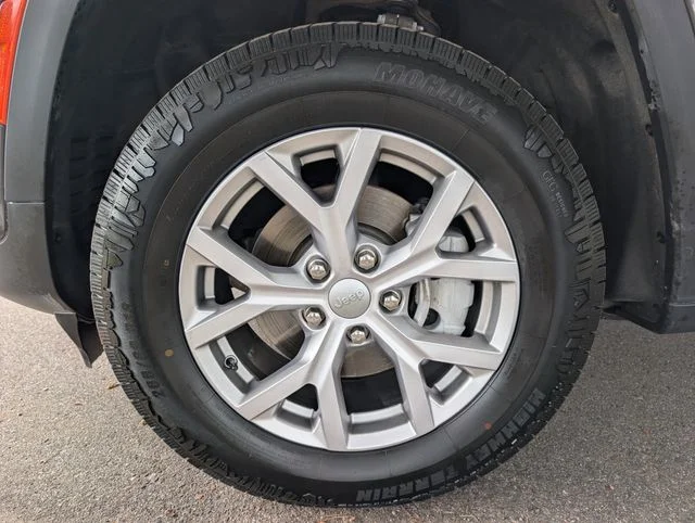Used 2022 Gray Metallic Jeep Limited image 7