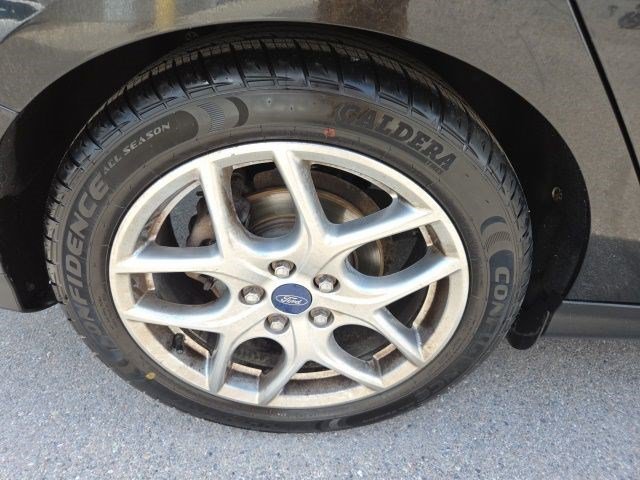 Used 2015 Black Ford SE image 21